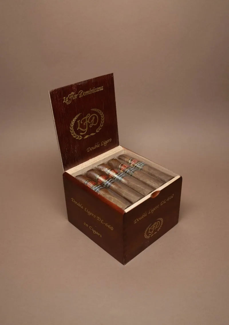 La Flor Dominicana, Double Ligero DL660