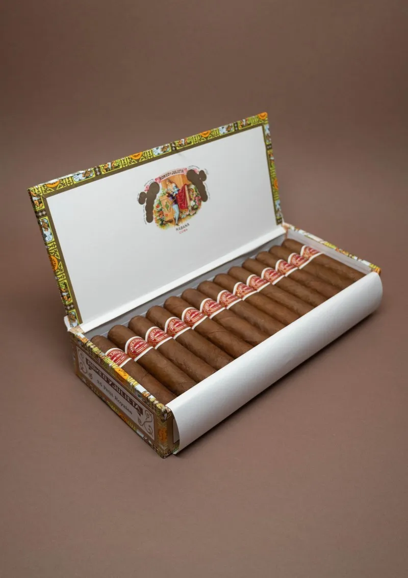 Romeo Y Julieta, Petit Royales Aged 2019
