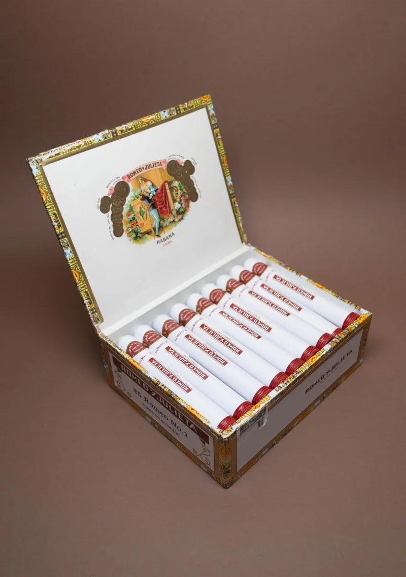 Combo Box - Romeo Y Julieta & Camacho