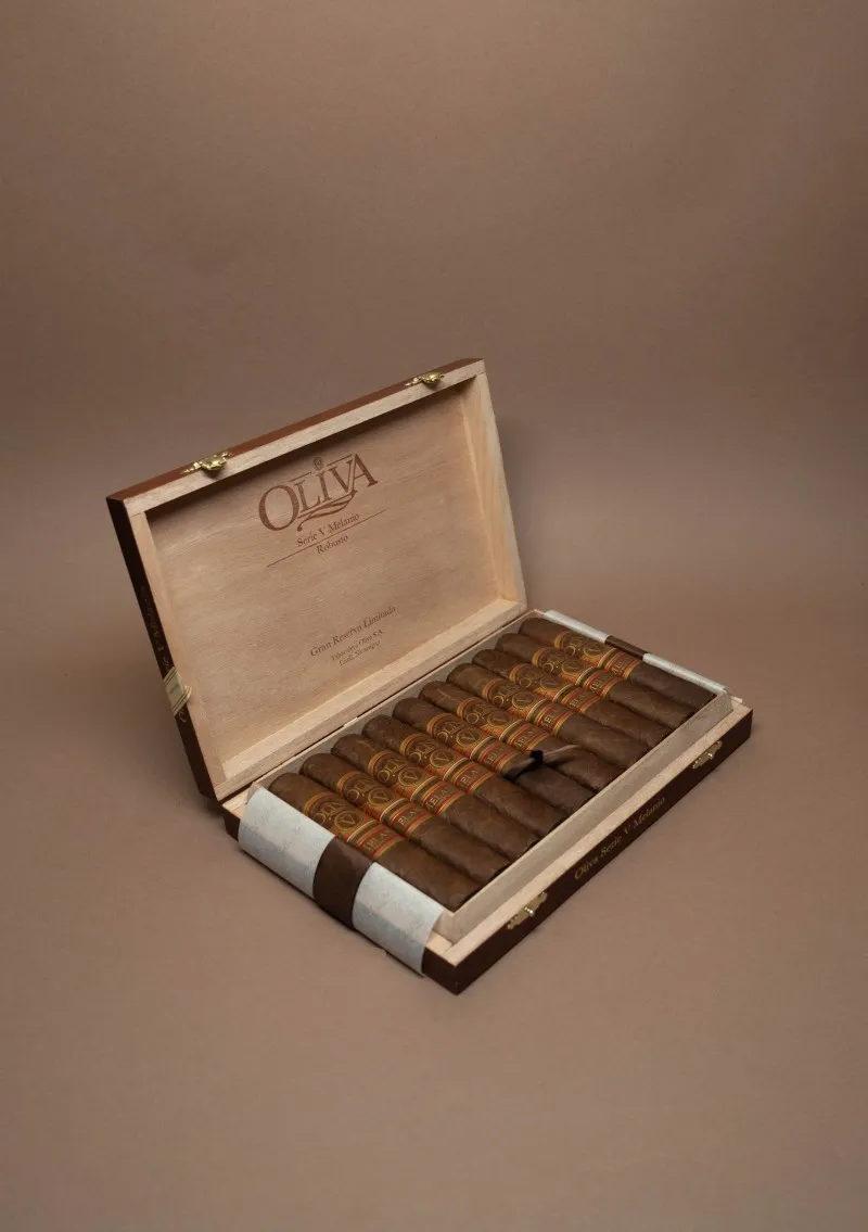 Oliva, Serie V Melanio Robusto