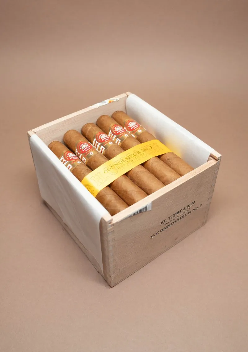 H.Upmann, Connoisseur N°2 — alternate view