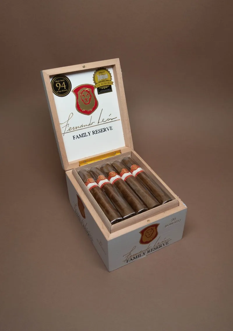 La Aurora, Fernando Leon Robusto