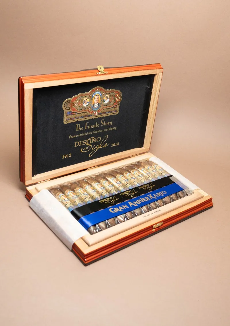 Arturo Fuente, Destino Al Siglo de Amor — alternate view