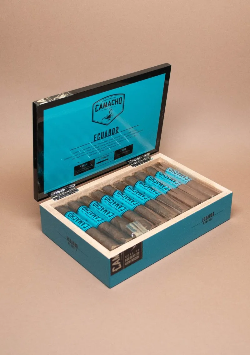 Combo Box - Romeo Y Julieta & Camacho — alternate view